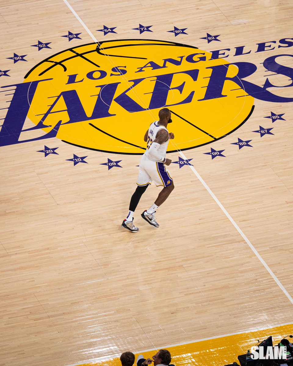 SLAMonline's tweet photo. Won’t. Back. Down. 📷: @bellikemike https://t.co/la93uyaCDB