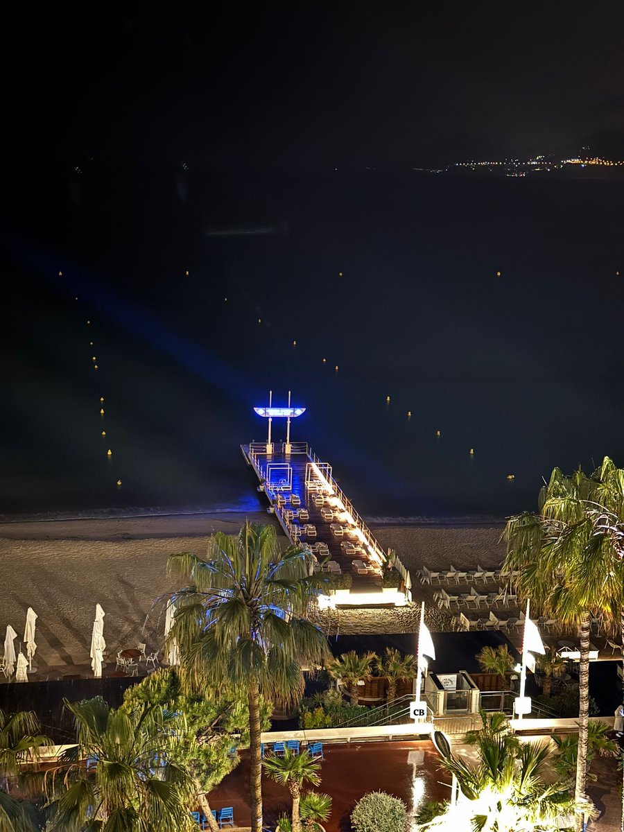 ❤️Cannes by night 🌊. #CotedAzurFrance #chasseurdebeauté