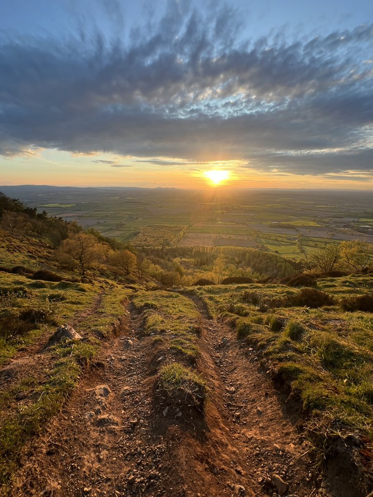 Great to be back on the hill this evening but I wasn’t quite prepared for the cold 🥶 
#Wrekin #Shropshire