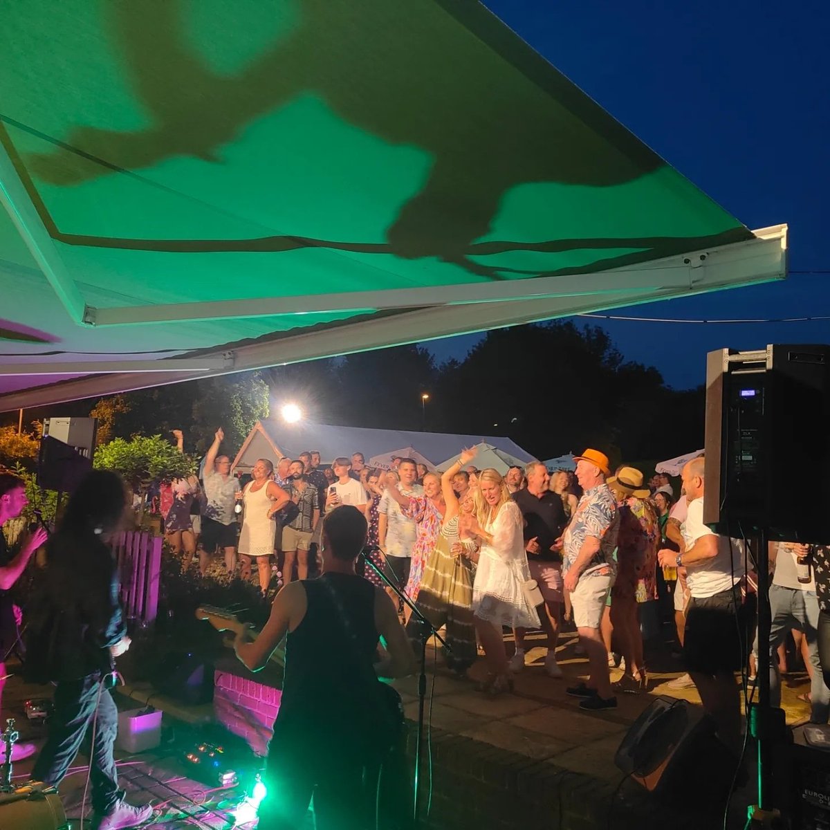 Dreaming of nights like this....

Don't worry it won't be long till live music is back! June 8th for our After Fete Party 🥳 

#LiveMusic #Music #AfterFeteParty #PubEvents #HampshireBlogger #BasingstokeBlogger #MusicNight