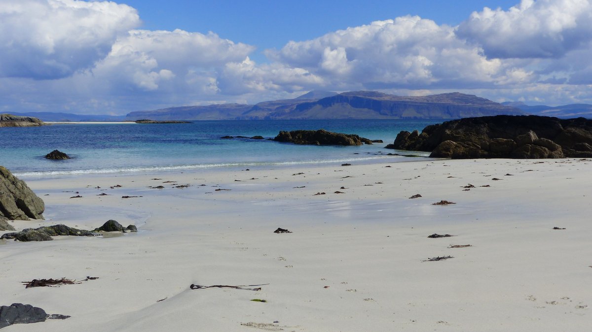 Fabulous day on Iona in superb weather - lovely quiet walk from west shore to north coast beaches. The view towards the Burg from the latter is probably one of my favourite views anywhere. One of my favourite beaches too! @welcometoiona