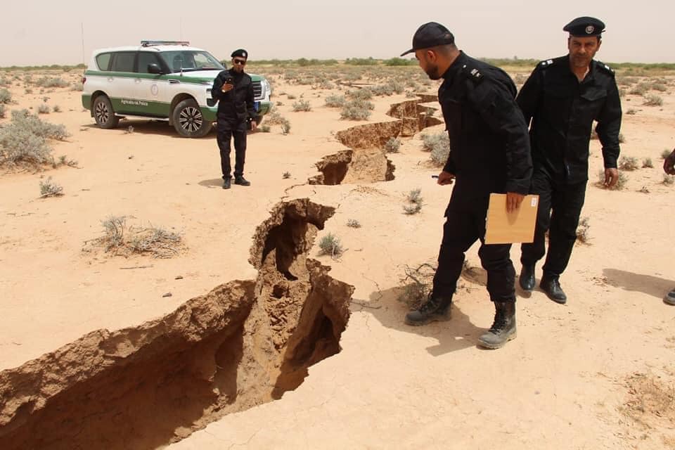 Earth cracks of around 800 meters long and from one to three meters deep have suddenly appeared in Fatis town, south of Zawiya city, two months after similar cracks opened up in Espiaa town, south of Tripoli.