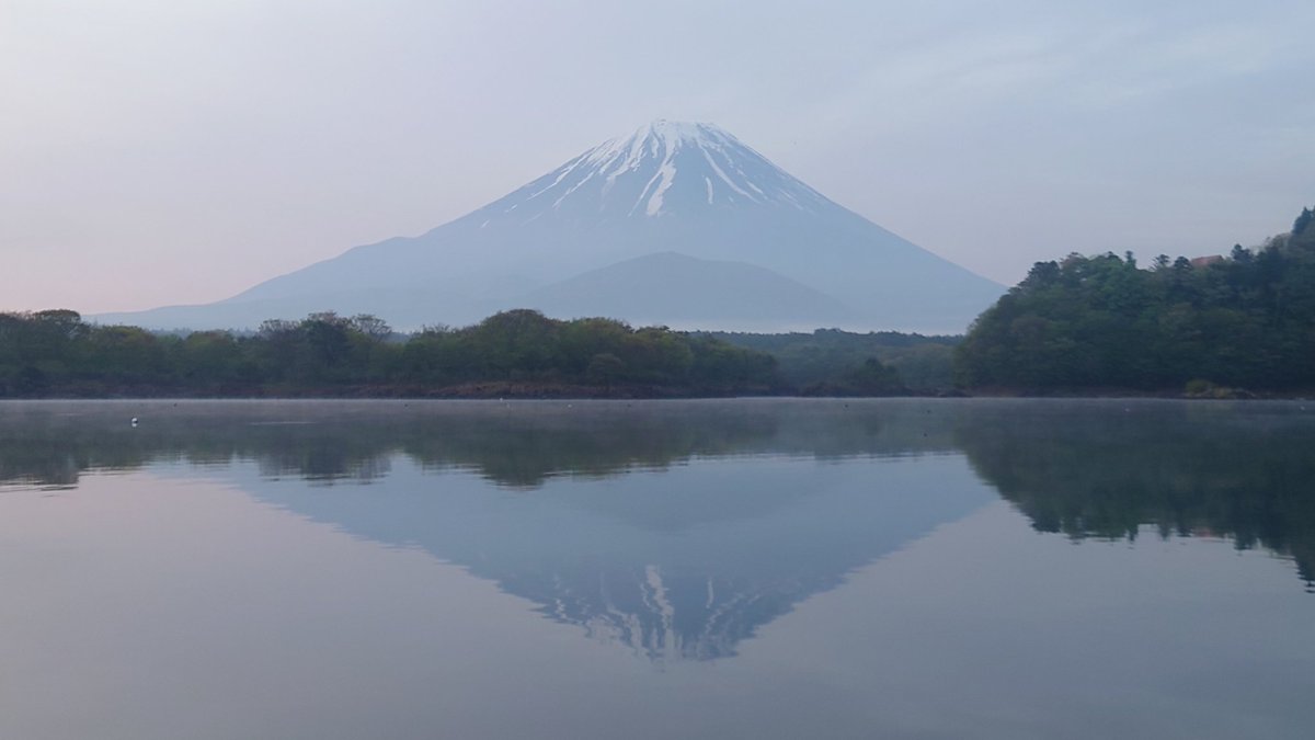 子抱き富士の逆さ富士🗻
#精進湖 
#ゆるキャン