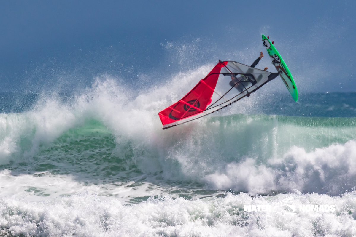 It’s Funday Monday!

Look mum, no feet 👣 

Surfari Trips throughout New Zealand 🇳🇿 

waternomads.co.nz/surfari-trips/

Windsurfing and Wingfoiling at its best 🤙

#waternomads #aotearoa #newzealand #surfaritrips #tripadvisortravellerschoice #windsurfing #wingfoiling #adventuretravel
