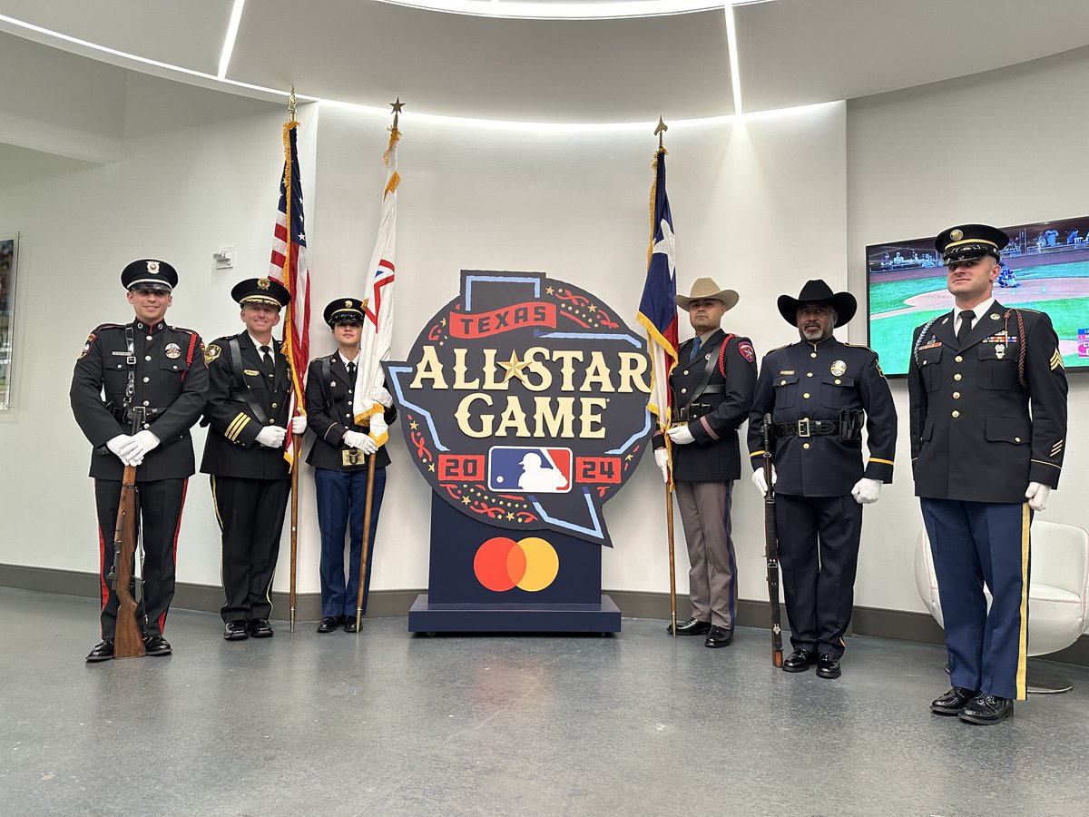 Honored to have OffICER Bowdre serve on a joint Honor Guard with White Settlement PD, Grand Prairie PD, Texas DPS & the US Army, while Officer Lain performed the National Anthem at the Rangers first responders appreciation game benefitting the Peace Officers' Angels Foundation.