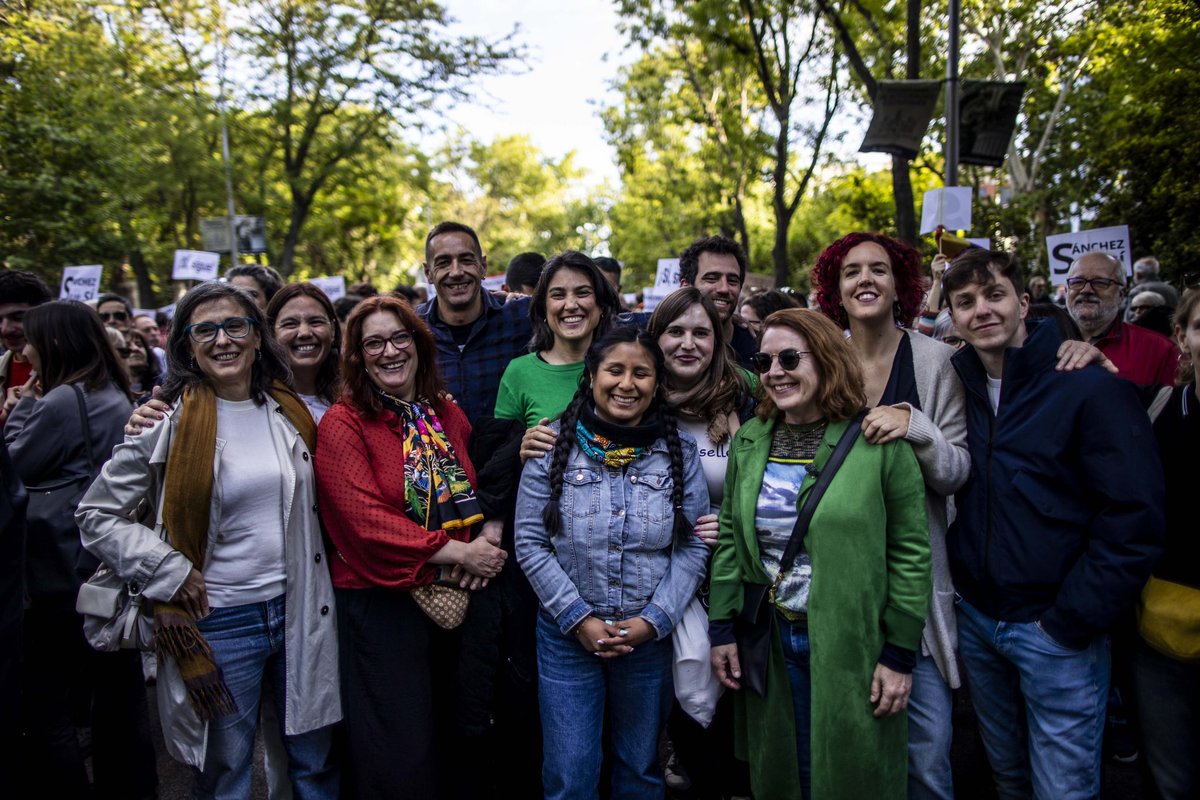 Llenando las calles de dignidad y esperanza para defender nuestra democracia .