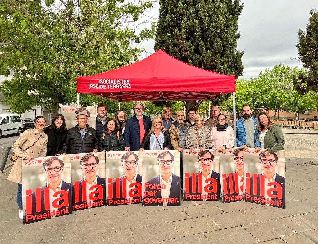 javigarciaro's tweet photo. Domingo de campaña 💪🏼🌹

#VotaPSC https://t.co/55AfJPPmp6