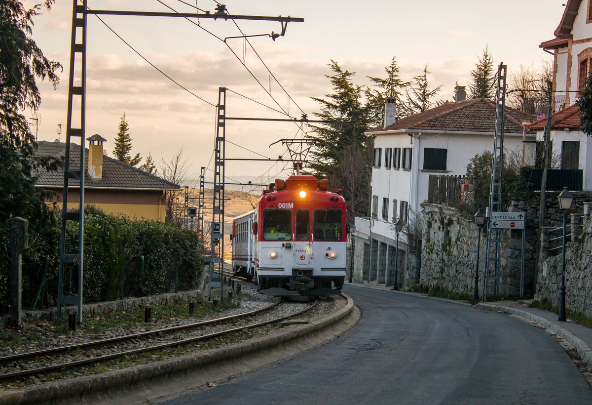 Está previsto que @Renfe retire el próximo domingo 5 de mayo los trenes de la serie 442 de la linea C-9 (Linea Cercedilla-Cotos). Es una gran perdida sobre todo por lo bonitos que son. Ha sido un placer montar en ellos.