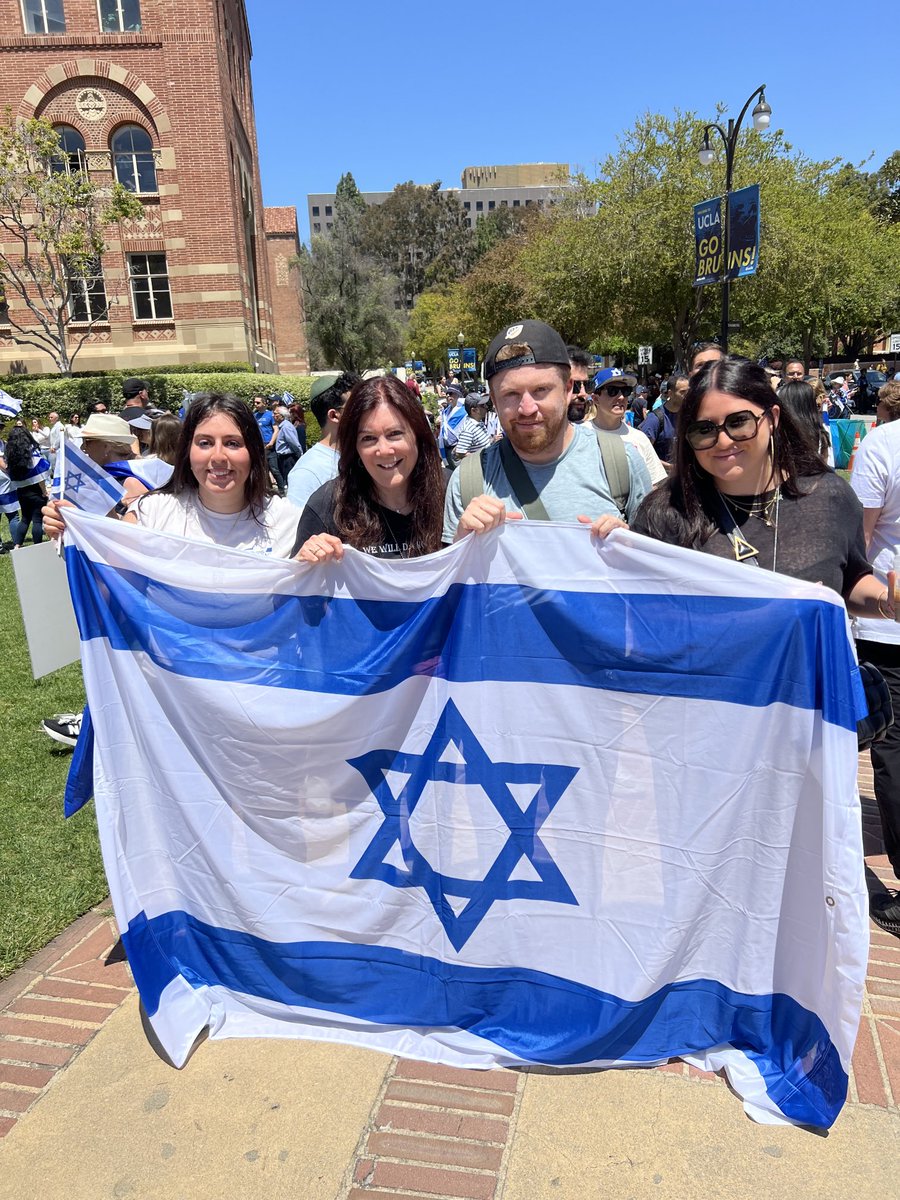 Loud and proud at ⁦@UCLA⁩ along with about 1000 people who stand against racist hate and instead stand with #Israel and the global Jewish community! AM. YISRAEL. CHAI. ⁦@StandWithUs⁩ 🇮🇱🇮🇱🇮🇱🇮🇱