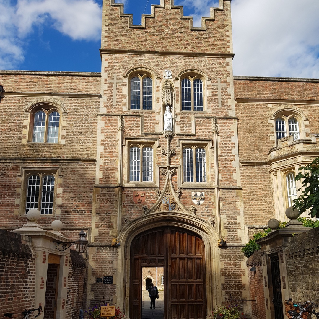 Cambridge University received extensive royal patronage in the Tudor period and saw the construction of some of England’s finest surviving Tudor buildings. Julian Humphrys looks at Tudor Cambridge and the eight colleges that were founded at that time. bit.ly/4a0cfDI