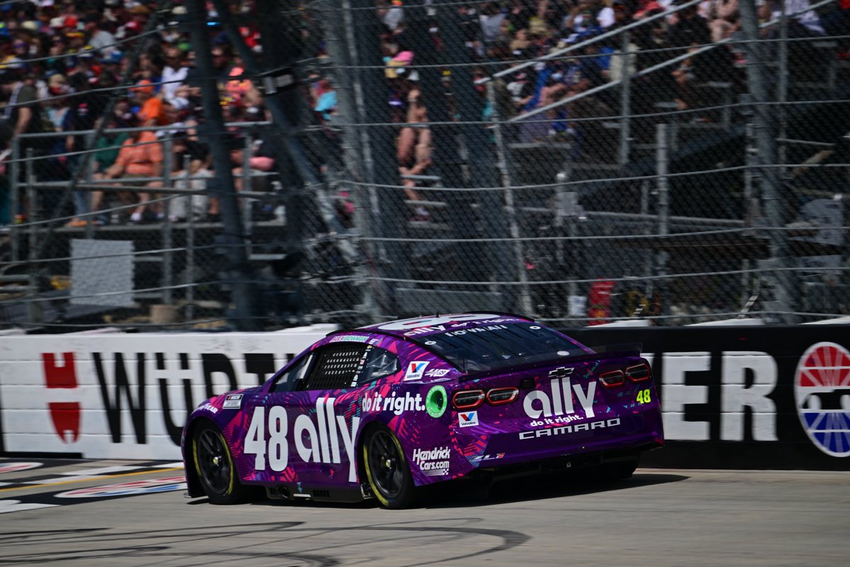 .@Alex_Bowman and the #Ally48 are P4 with 35 laps to go in Stage 2. Who is cheering along with us today?! 👏 #Rally48