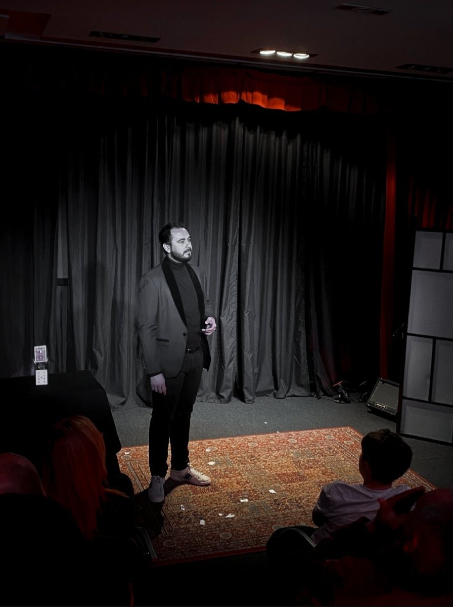 Gracias a todos los que llenasteis el teatro una vez más para venir a ver mi show. ¡Seguimos!