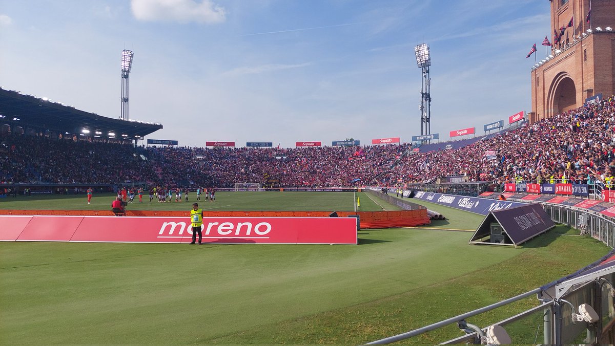 Weekje Toscane, dan kan Stadio Renato Dall'ara in Bologna niet ontbreken. @Bolognafc1909 - @Udinese_1896 1-1. Wat een geweldig stadion. Heerlijk weer. Echt een aanrader. Leuk om Beukema en Zirkzee te zien spelen. #groundhopping #BolognaUdinese #SerieATIM