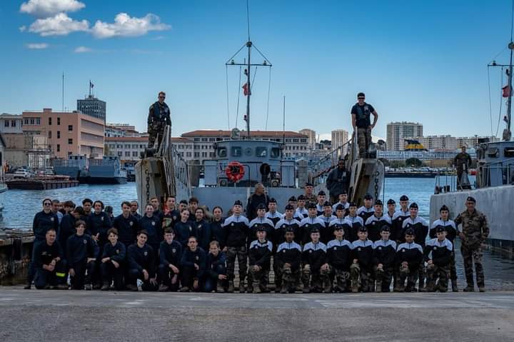 Nos cadets ont vécu une semaine intense, pleine d’émotion et de découvertes avec les autres cadets du #Var. Ils ont développé leur #cohesion, une forte valeur militaire. Au programme : des activités physiques et des démonstrations renforçant leur engagement. 
#Canjuers #UIISC7.