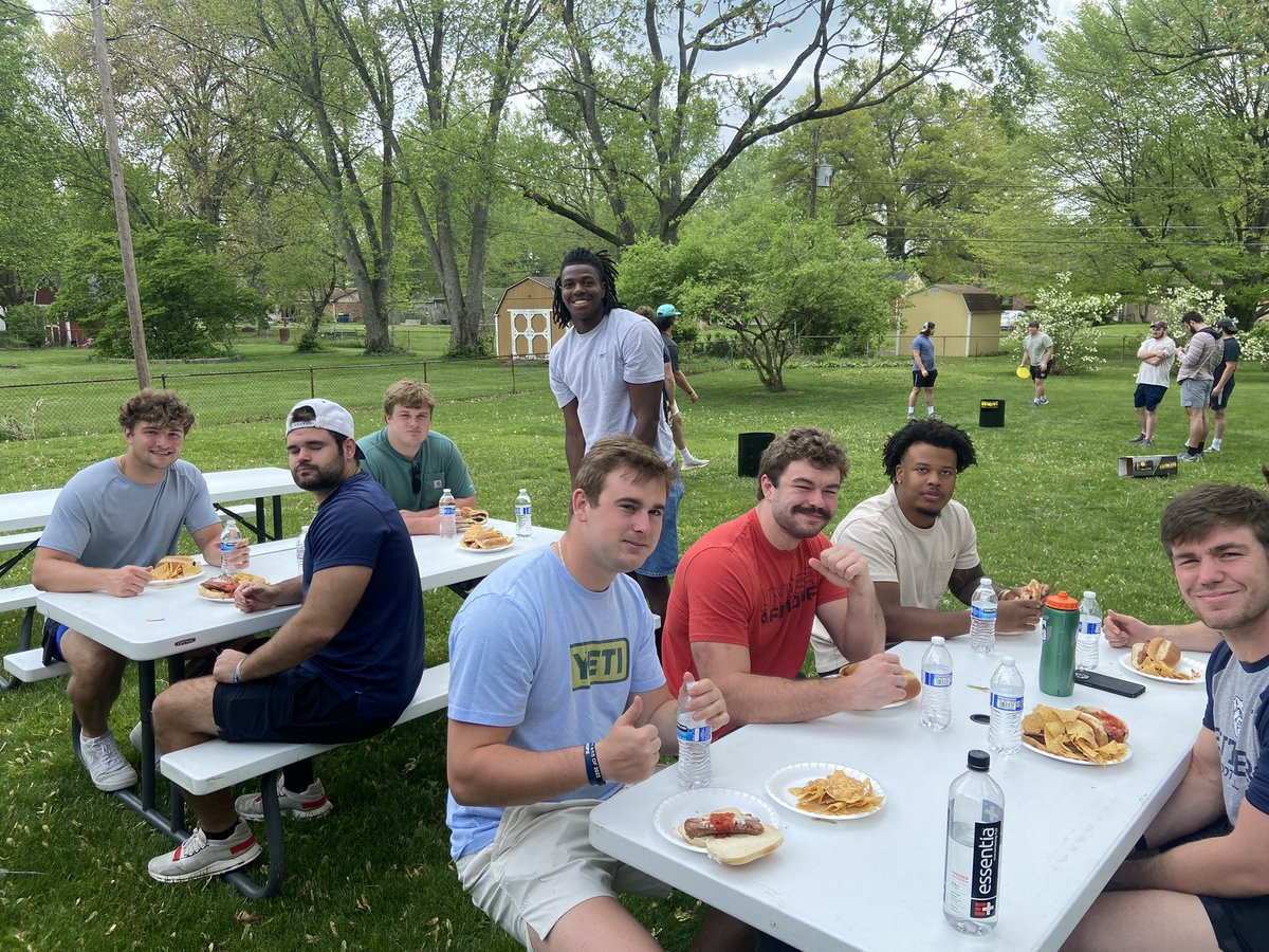 CoachChase_BSU's tweet photo. Great time having the RB, OL &amp; TE groups over for a Post-Spring BBQ. 

Run the Ball &amp; Throw it to the Big Fellas. 

@Coach_ABarr @HostlerClint https://t.co/QJyrrEkNck