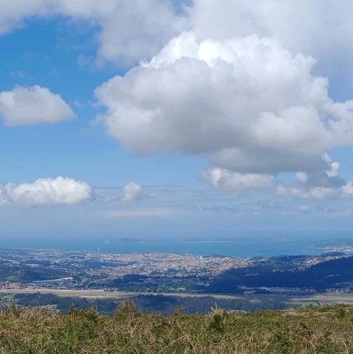 1923NOS's tweet photo. Hoxe subimos ata o Monte Galleiro de andaina guiada polo noso compañeiro Rober seguindo os pasos dos fuxidos antifascistas que se agocharon nestas paraxes no 1936 e lembramos a memoria de Manuel González Fresco. #ofresco #MonteGalleiro https://t.co/BJGcgERj74