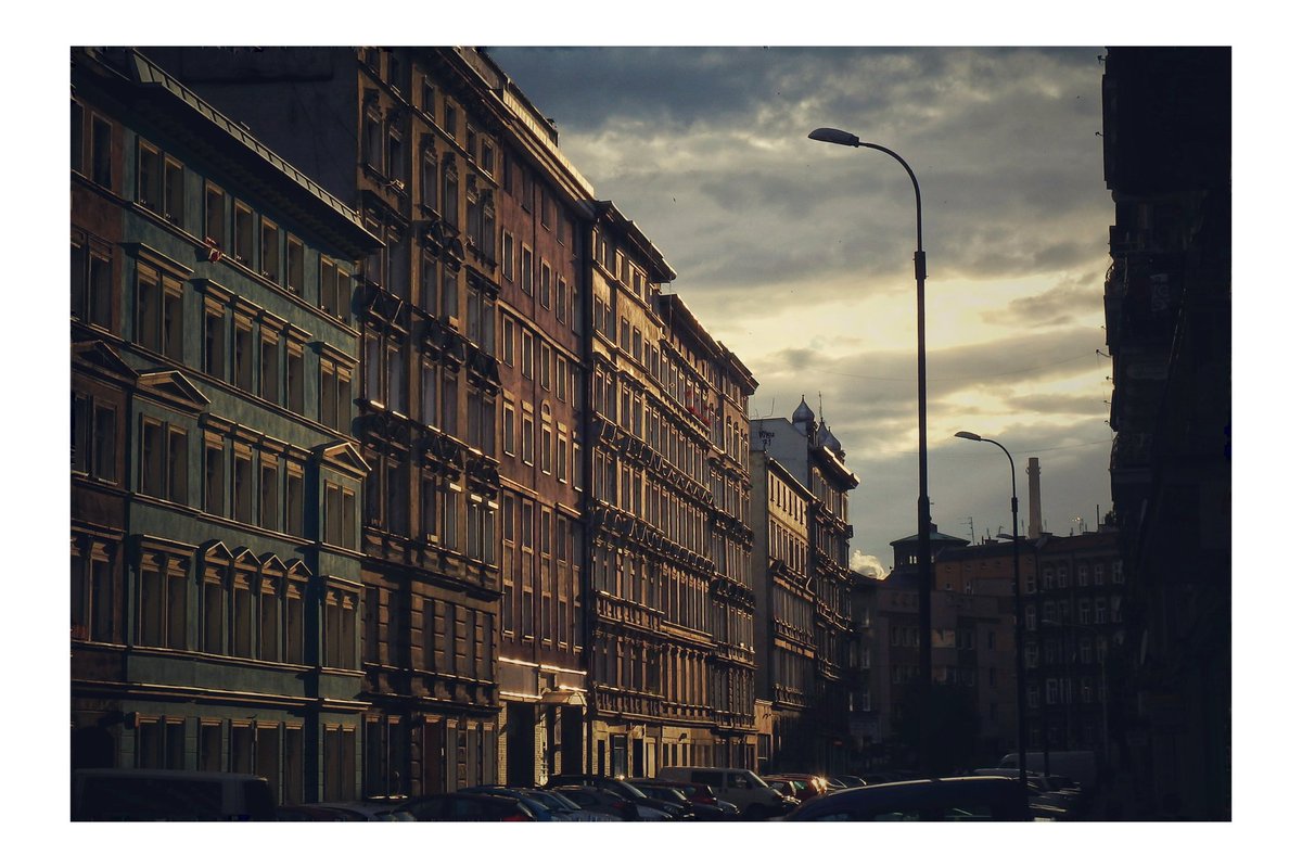 Tenement houses in the sun
 
#oldstreet
#History
#photography 
#loveofphotography 
#walking 
#Travel
#Hometown 
#Cityof100Bridges  
#cityscape 
#cityphotography 
#urbanphotography 
#streetphotography