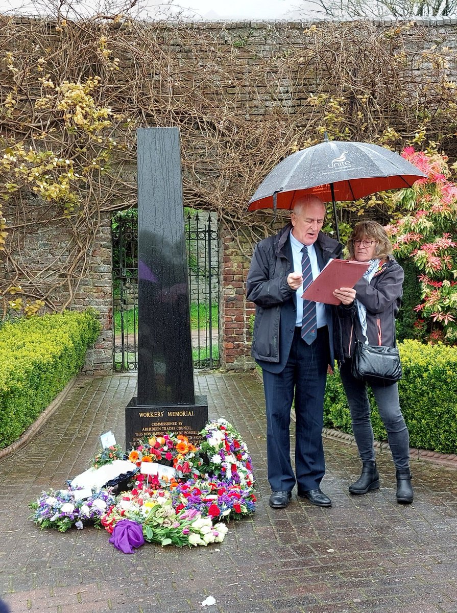 Beautiful ceremony. Tommy Campbell @AberdeenTUC  listed many horrific accidents over last 100 years and why we need to commit to keep workers safe at work, so they can return safely home to their families.
We remember the dead, as we continue to fight for the living. #IWMD2024