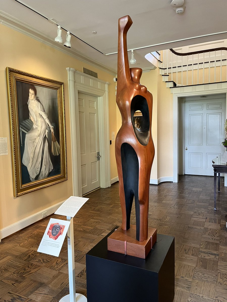 Bad ass Elizabeth Catlett sculpture ‘Homage to My Young Black Sisters’ (1968) at @DixonGG @wearememphistn.