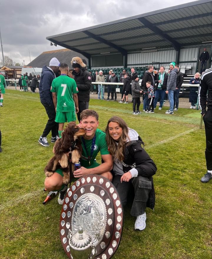 Nellie celebrating with her dad as @Biggleswade1874 won their league 🏆