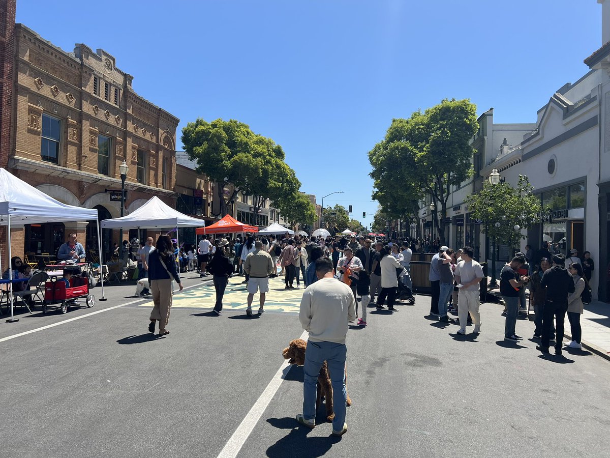 Beautiful weather for some boba! Downtown San Mateo Boba Day is happening now - drop by before 3pm and treat yourself! 🧋