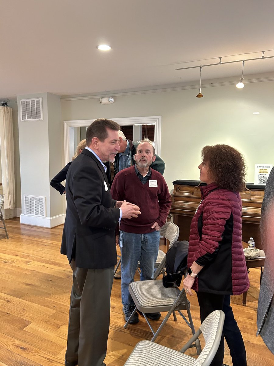 Such a warm welcome from friends and supporters in Western Loudoun. We’ve worked together to address rural roads, protect farmland, and ensure road safety for the fox hunting community. Now it’s time to apply that same problem solving, collaborative approach to Congress. #VA10