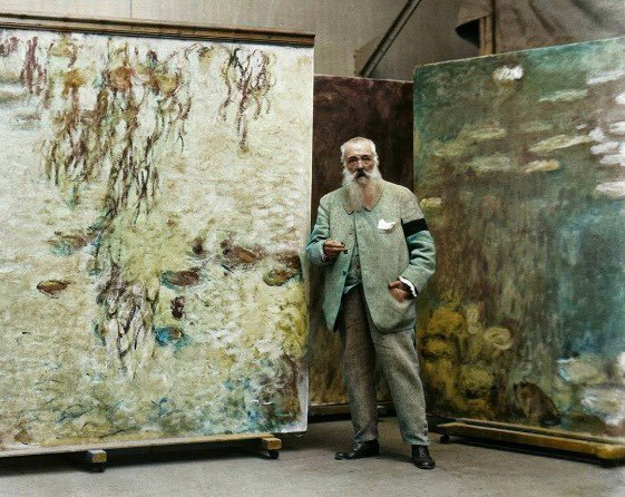 👨‍🎨 Claude Monet 🇫🇷 posing with his Water Lilies 🖼️