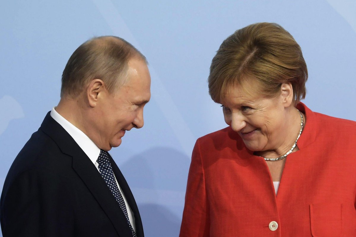 Donald jest tak samo 'antyrosyjski' jak Angela Merkel, która budowała z Rosją NS kosztem Europy.  #PiachemWTryby