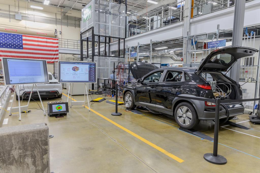 Novel technology reaches 100-kW #wireless power transfer for passenger vehicle -- technology.org/2024/04/28/nov… #ElectricVehicles #wirelesscharging #ChargingStation #batteries #cars #electriccars
