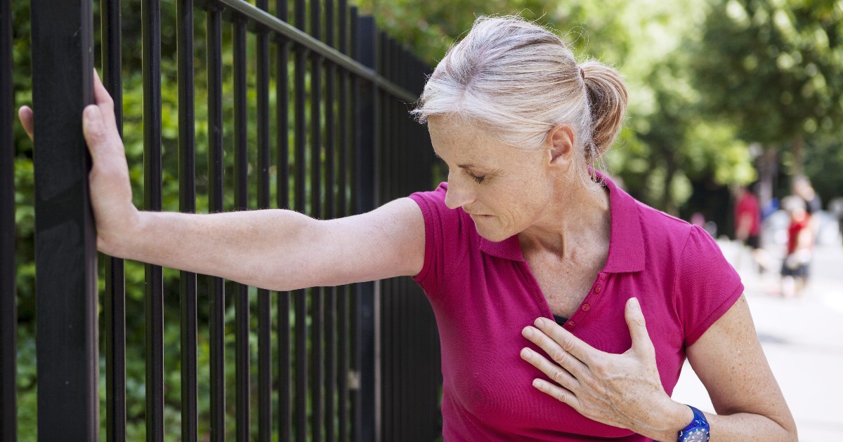 Did you know that angina symptoms can be very similar to the warning signs of a heart attack? Find out why chest tightness and discomfort can be confusing and learn what to do when you experience angina 👉 bit.ly/4dayObx