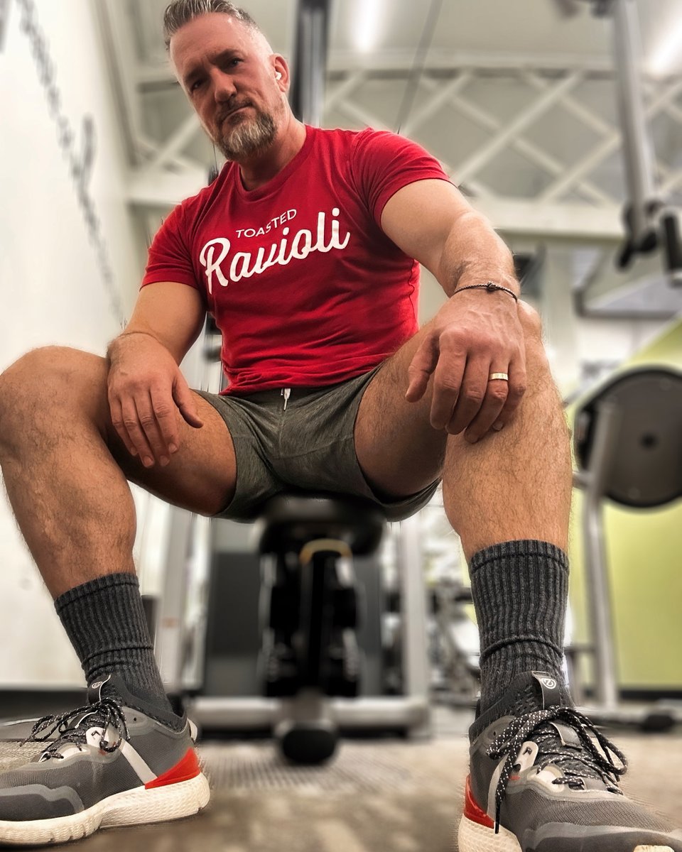Sunday afternoon ritual (when I'm not DJing at Tea at Aunt Jackies...next week). #gymdaddy #Bultos #gymshorts #fitover50 #fitafter50 #DILF #daddybears