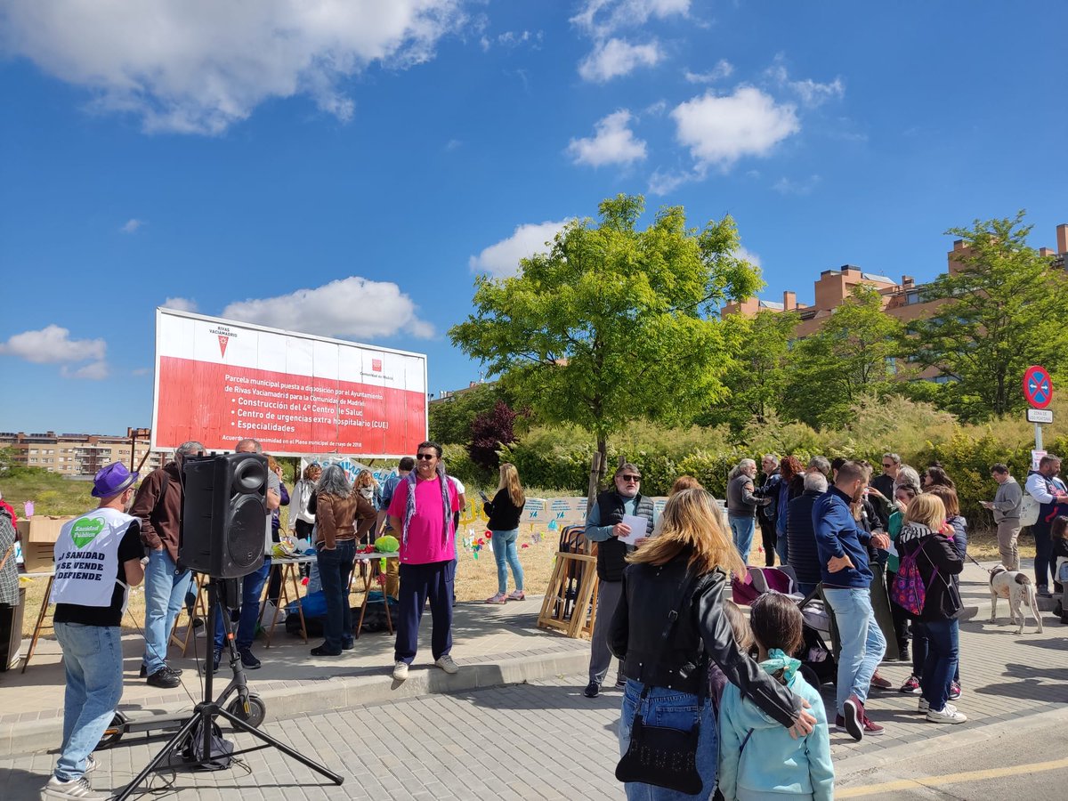 Fotos de nuestro jardín reivindicativo en la parcela del cuarto centro de Salud de Rivas en el Barrio de la Luna. Gracias a @hipatia_da_rua y a @rralimentosrivas por su colaboración. #SanidadPública