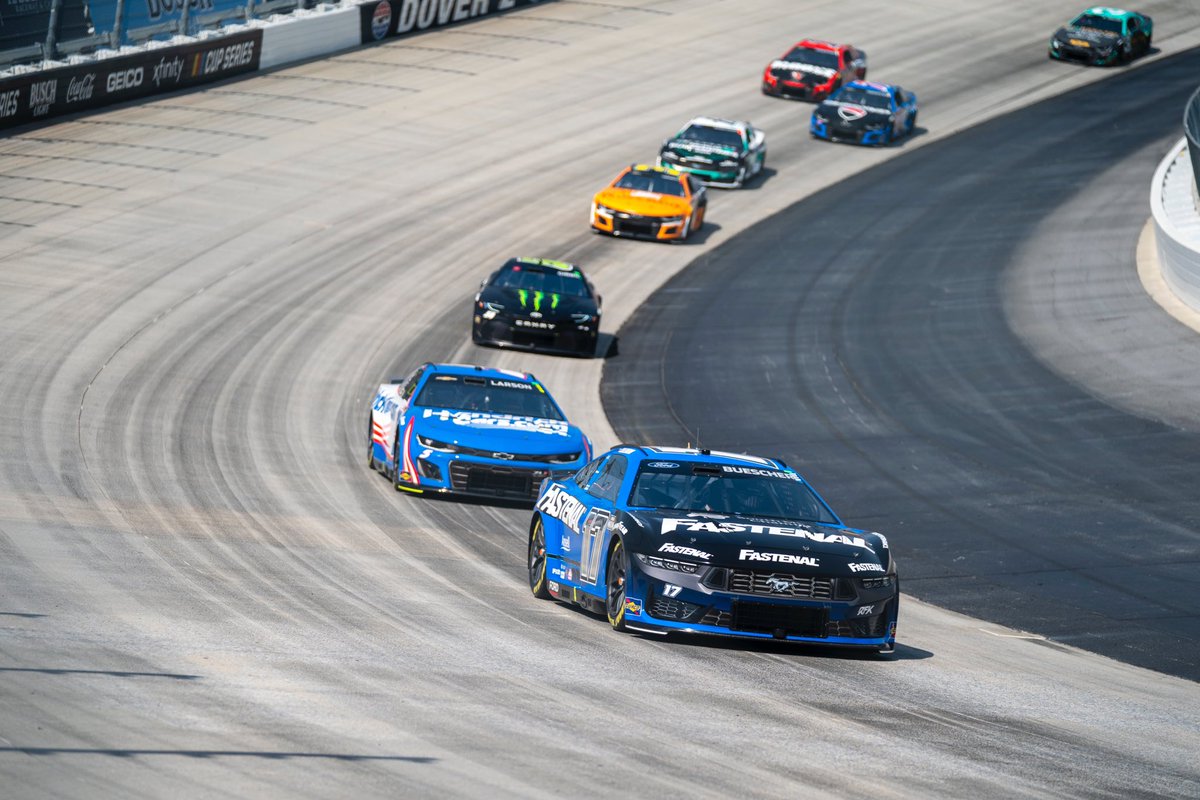 5 laps to go in the stage @MonsterMile