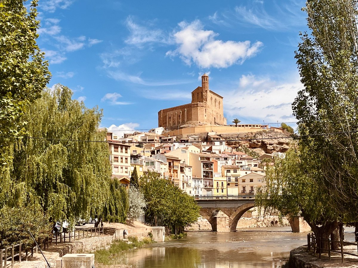 Domingo primaveral en la bonita localidad de Albalate del Arzobispo, Teruel a orillas del río Martín.