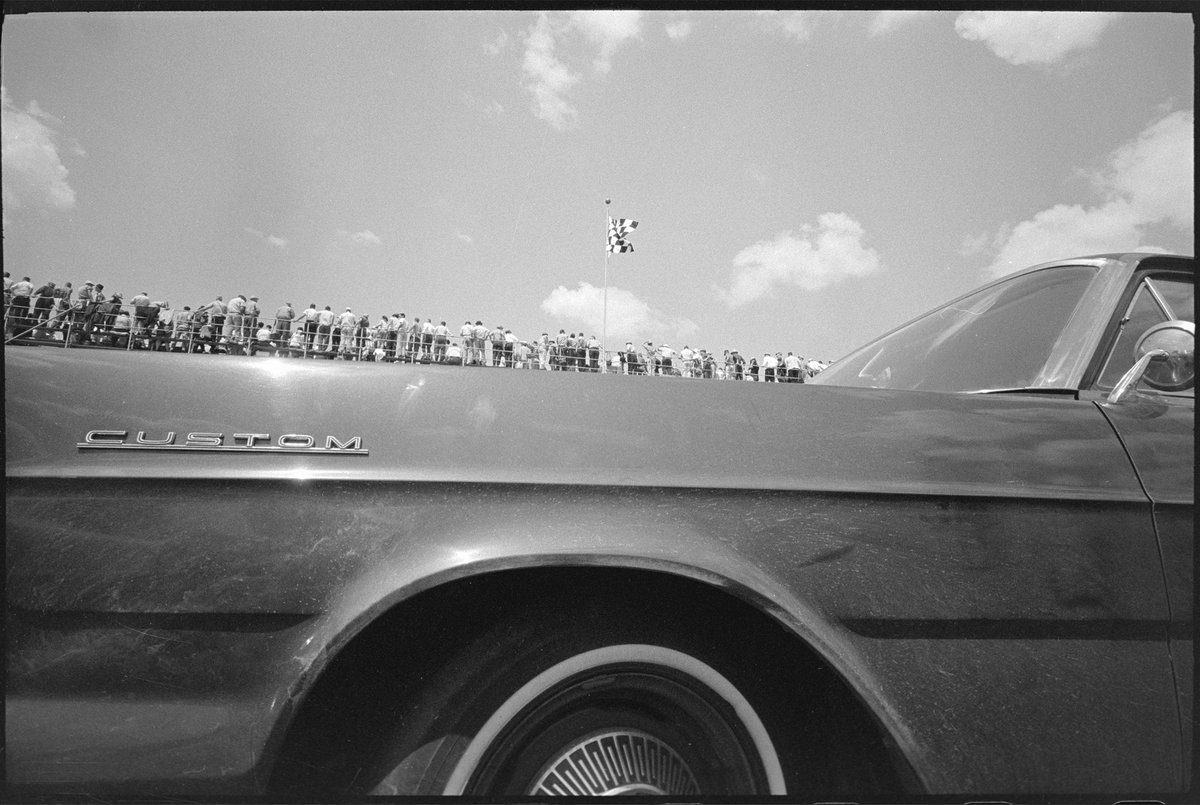 🎞 Every week, we highlight the collectors who use their curatorial visions to collect and build sub-narratives from the stories presented by @joelmeyerowitz in his archive. 'Sequels' is a visual game, and we love how collectors find the connections between each image.