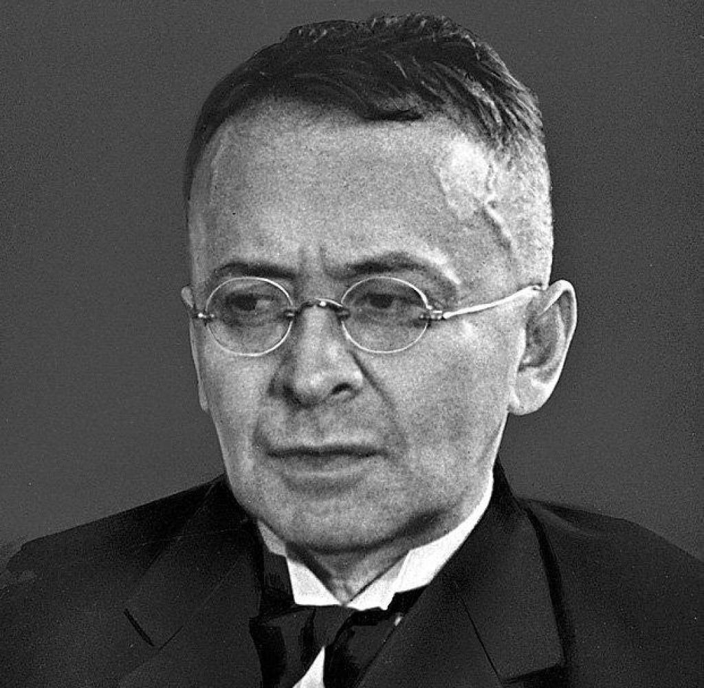 „Der Aphorismus deckt sich nie mit der Wahrheit; er ist entweder eine halbe Wahrheit oder anderthalb.“ Karl Kraus * 28. April 1874