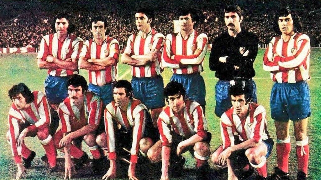 Empate 0-0 entre Barcelona y Atleti el 28.4.1973 en el Camp Nou, en partido decisivo para el título de liga 1972-73 🏆 , ganado 3 jornadas después. Ovejero, Adelardo, Quique Hernández, Benegas, Pacheco, Becerra, Ufarte, Capón, Luis, Gárate e Irureta. #11ATM #TalDiaComoHoy