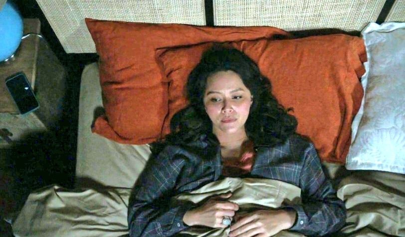 Remember Lucy wore Tim's flannel, her DOD ring and THE NECKLACE to bed when he disappeared for 36 hours. SHE MUST HAVE CLUTCHED THE SAME THINGS TO HER HEART AND CRIED HERSELF TO SLEEP THE NIGHT THEY BROKE UP!😭💔