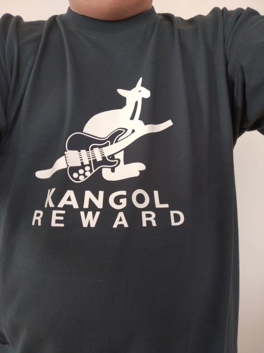 さてと、出掛けますか❗🚙💨
「Fami。＋KANGOL REWARD」Tシャツ初着用❗🥰
購入前は「XXLでも小さいかな🤔」と思っていたけど、169cm/105Kgのワテクシ🐷でも、丁度良い✨サイズ感がグッドです❗🥰👍
#LOVEBITES
#Fami。
#Fami_KANGOL_REWARD