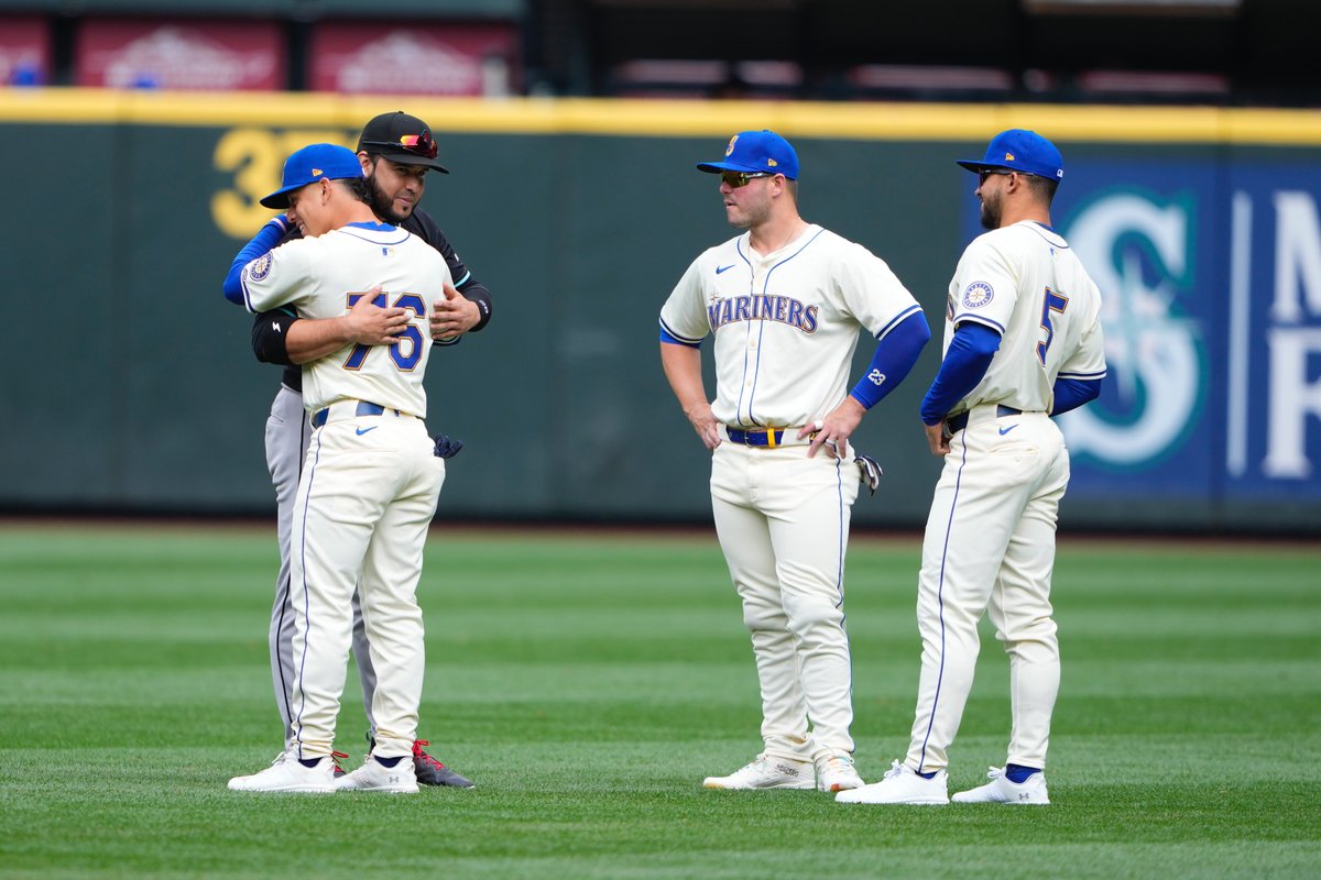 Arizona #Diamondbacks third baseman Eugenio Suárez, greets Seattle #Mariners shortstop Leo Rivas (76) before Rivas's big league debut today in Seattle. (AP/Lindsey Wasson)