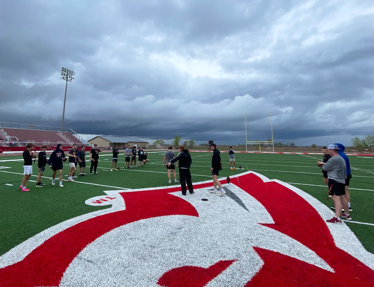 Dropped in on the Des Moines #KohlsTraining Division tonight with Coach @A_Errthum17! Great to see the local Iowa kids working hard and pushing each other each week for the upcoming season!