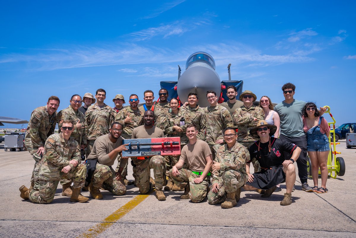 #嘉手納基地 で航空機整備員3チームによるミサイル積載競争が行われ、同基地に所属するチームが勝利しました(4月24日)。この競技は、正確性、機敏さ、それぞれの機体に関する知識を披露し、競い合います。 #安全 #チームワーク #航空戦力