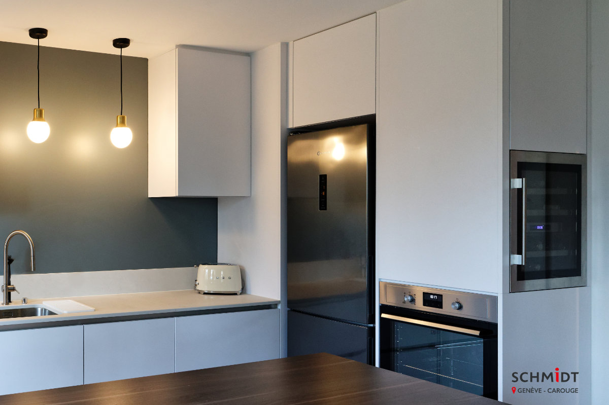 CarougeGeneve's tweet photo. Cette armoire a créé sur-mesure afin d’intégrer la cave à vin d’un côté et le four de l’autre, tout en offrant des rangements supplémentaires.
#amenagementcuisine #caveavin #cuisinesurmesure #armoirecuisine #amenagementinterieur #schmidtgeneve #schmidtgenevecarouge https://t.co/jcuVmNk1sr