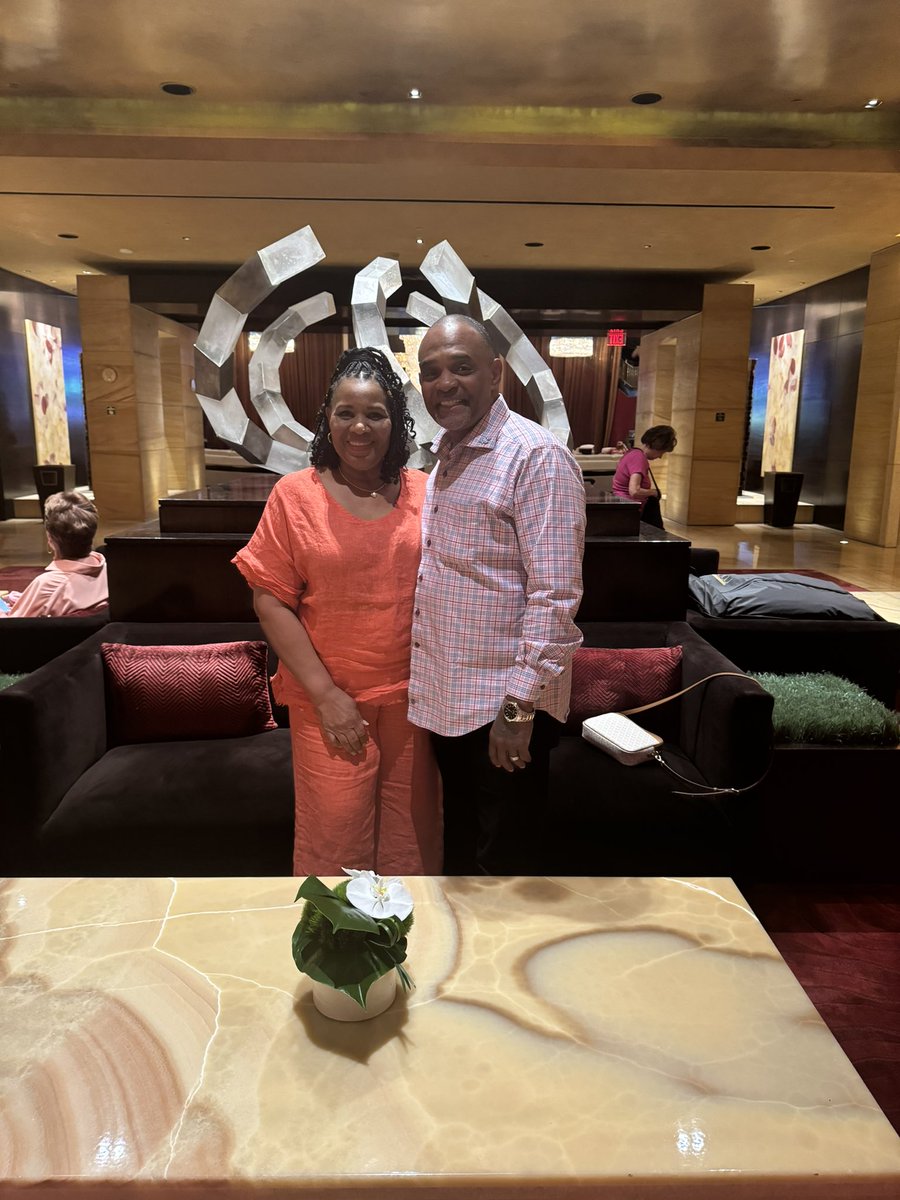 Arrived at Red Rock Resort in Las Vegas. Met up already with Jon Ponder, @hope4prisoners1 CEO. Get ready! Get ready for the “Comeback Kids” events on Tuesday. It’s being streamed to over 500K incarcerated individuals tablets!💪🏽🙌🏽♥️