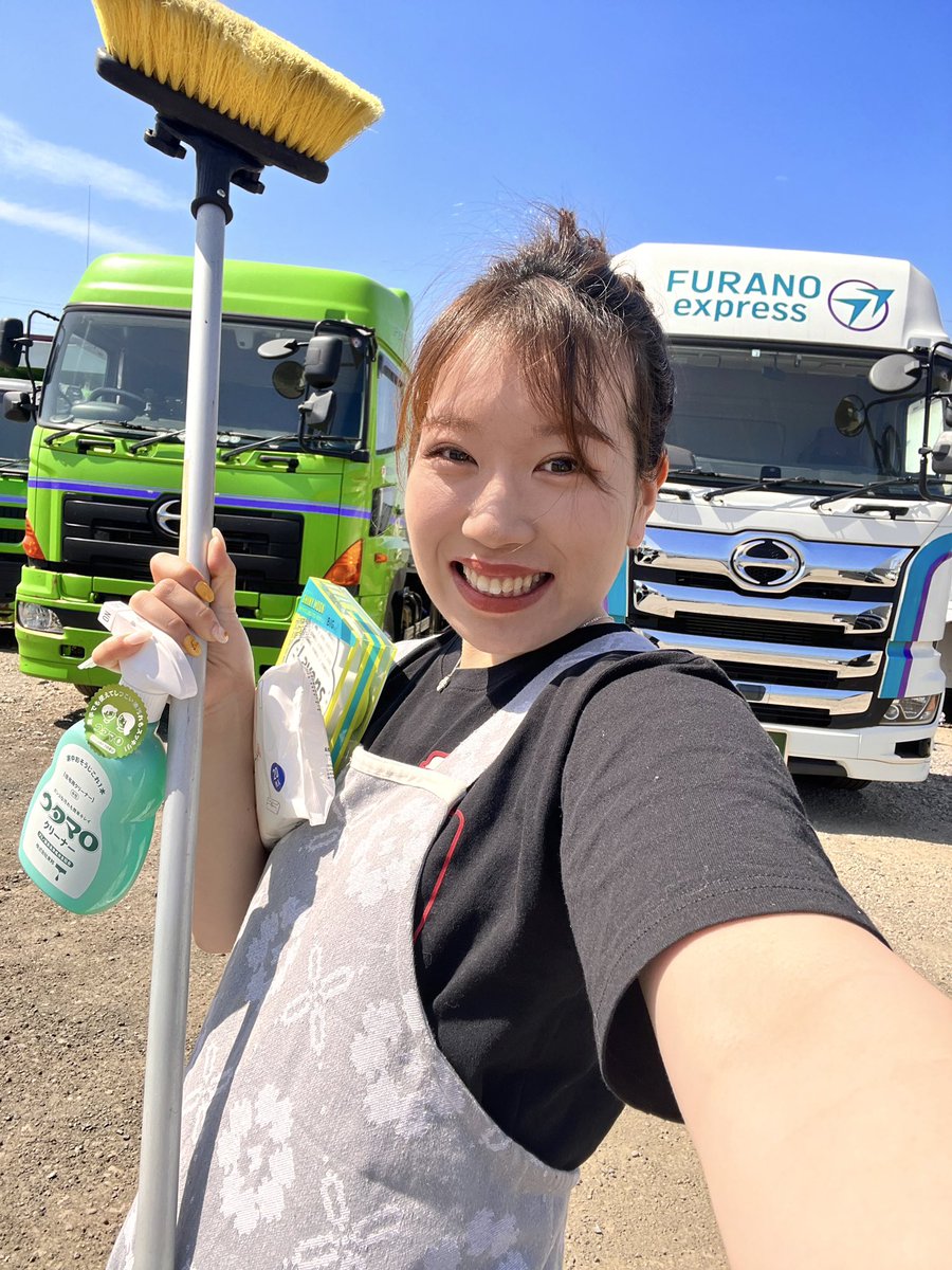 お休みだけど洗車しに来た23歳🧼🫧
好きな音楽流して清掃活動
運動にもなり車両も私も美化するぞ🧹