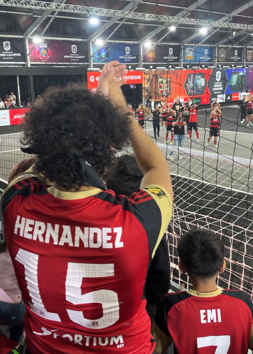 Quenelra's tweet image. Dale Gabo, es el peso de ser siempre el rival a vencer. Sé que el próximo split regresaremos más fuertes

Hoy tocó perder, y a veces es necesario para saber ganar, se vale estar mal hoy pero toca preparar lo siguiente que es el mundial y tienen la capacidad para hacerlo 🖤💛❤️🧸