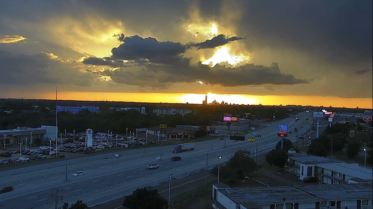 8:03PM Sunday - Check out the view of collapsing storms moving into the west and SW OKC metro right now! As these collapse, expect some winds to 45-55mph! kfor.com/radar @kfor #OKWX