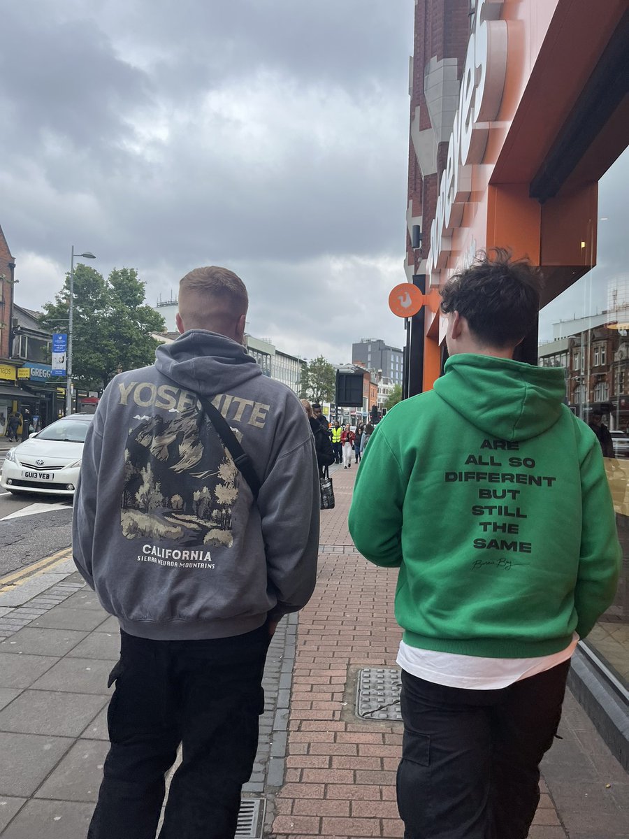 Saw these two guys walk in front of me in Ealing yesterday…is this a sign I should move to California to get a job as an actress?! 😂🙏🤷‍♀️