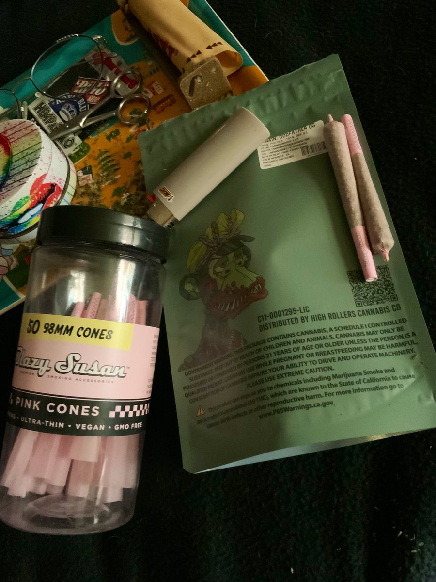 APeachYPoV's tweet photo. A joint 4 M3
A joint 4 U
Sending out sum #GoodVibes
#GodfatherOG it is #PainManagement #BlazeySusanCones #CaliVibes #SmokewithM3 #PPP #TokesUp #DoYouBeYou #DogsAreFamily #MigraineColdWrapTherapy #Snapfilters #nofilter
KeepItGold🤘✨🕉 https://t.co/4IClxu081u
