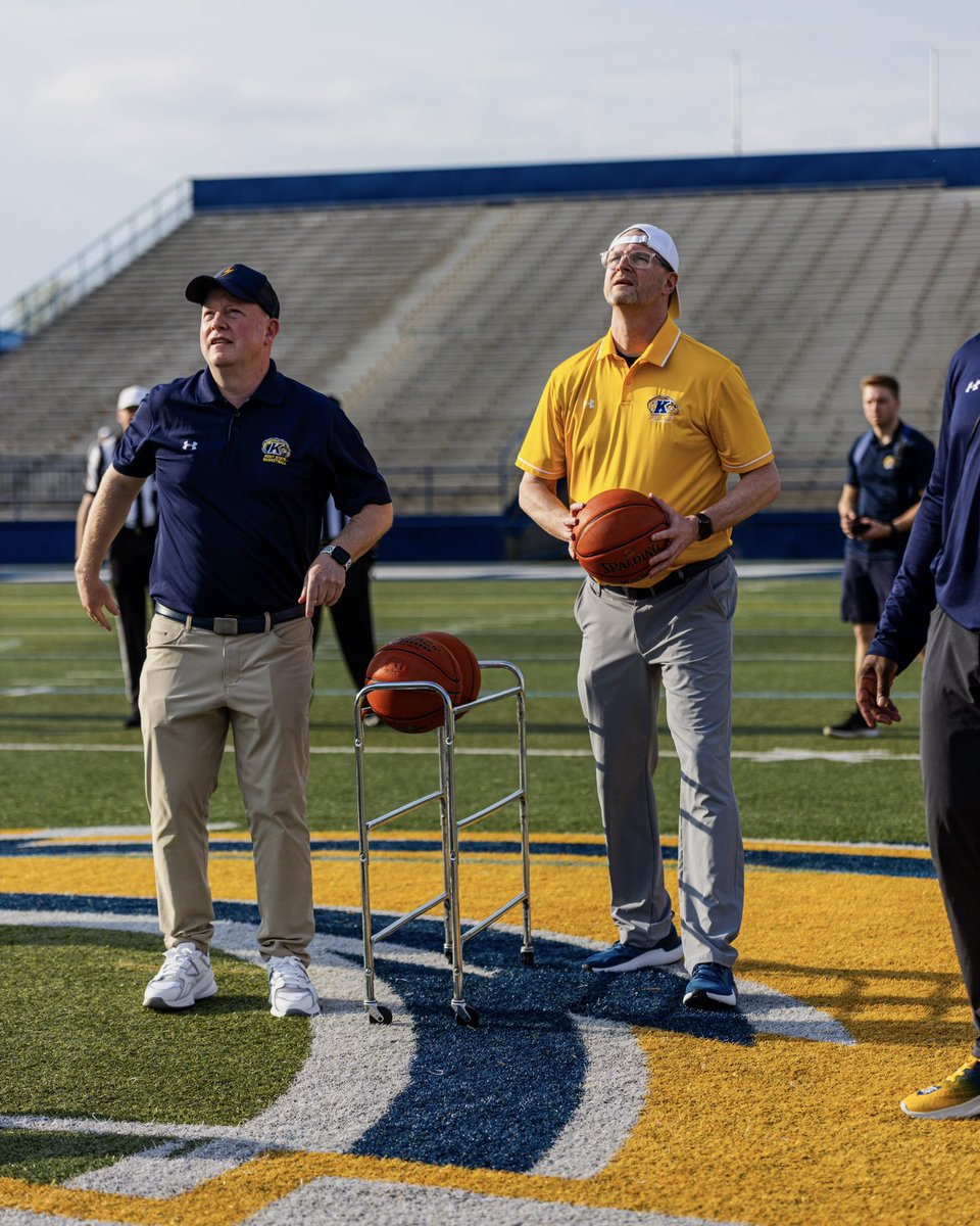 What. A. Night. Yesterday’s Flash Bowl was an absolute success with Team Gold bringing home the win. 🏈 Thank you to @KentStWBB & @KentStMBB for the ELITE halftime performance! 🙌 #KentGRIT⚡️ | #ALLIN